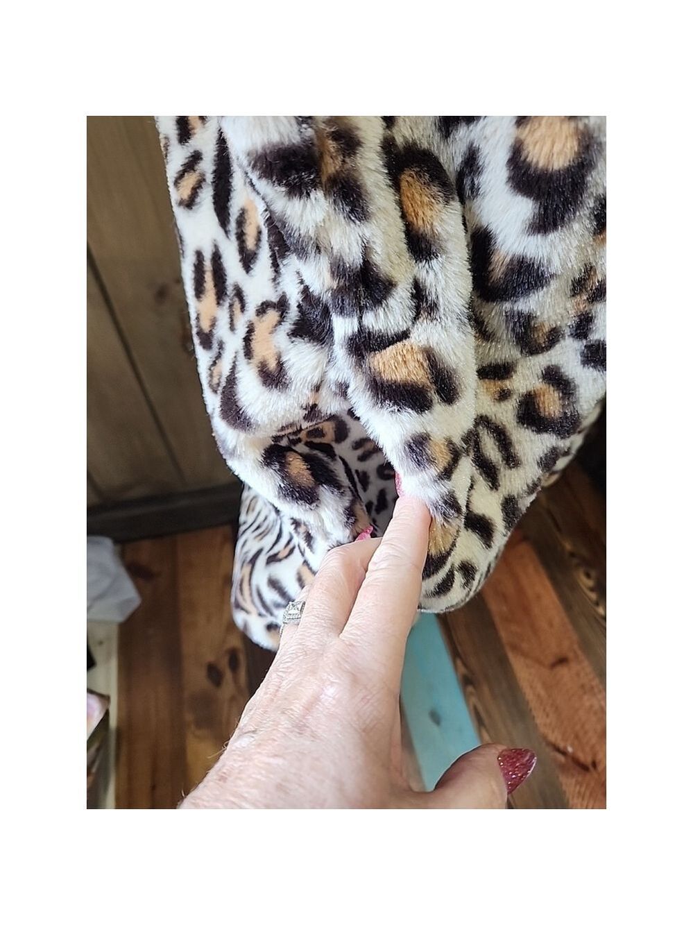 Jen and Co. Women's Leopard Animal Print Super Soft Faux Fur Hooded Vest - Picture 7 of 11